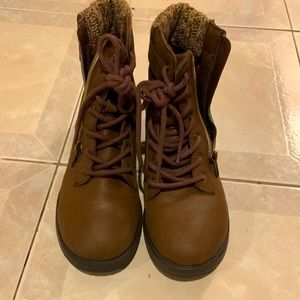 Girls size 3 boots
